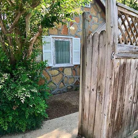 D'Vinery Rock Cottage/ #6 Eureka Springs Exterior photo